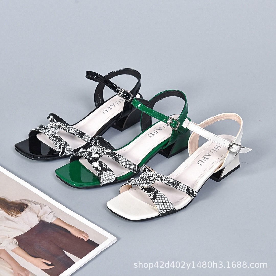 

2025 new summer medium heel thick heel fairy style French temperament high heels ins tide word belt sandals women 40 зелений