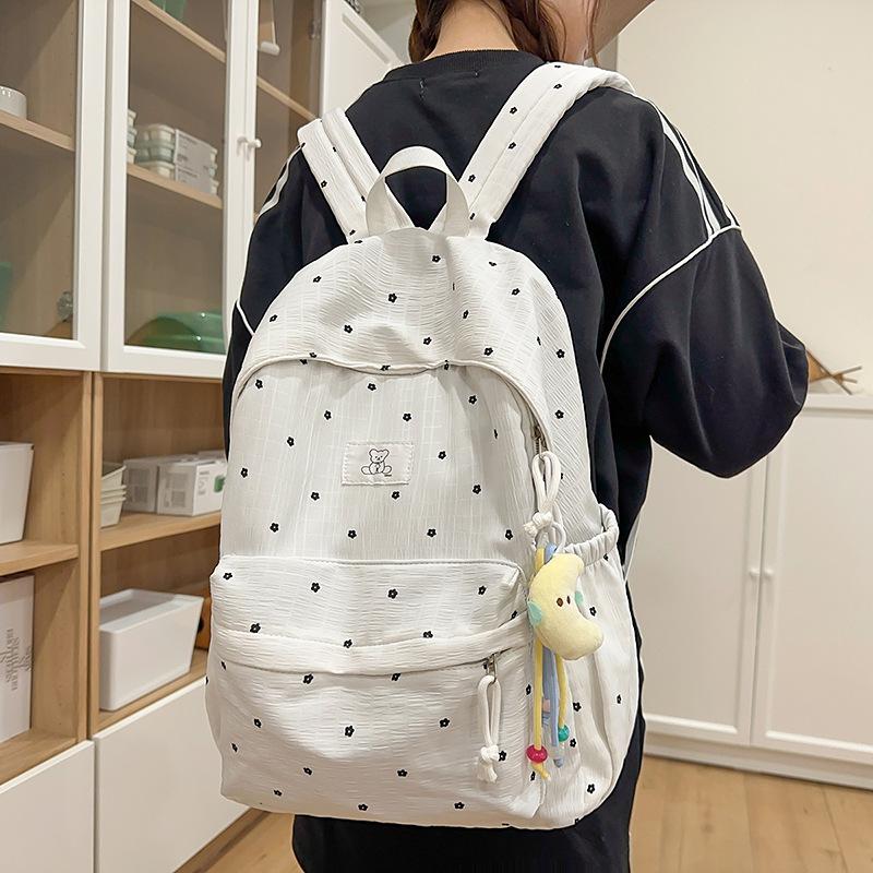Japanese small fresh schoolbag female junior high school students cute versatile travel backpack lightweight large capacity student backpack tide