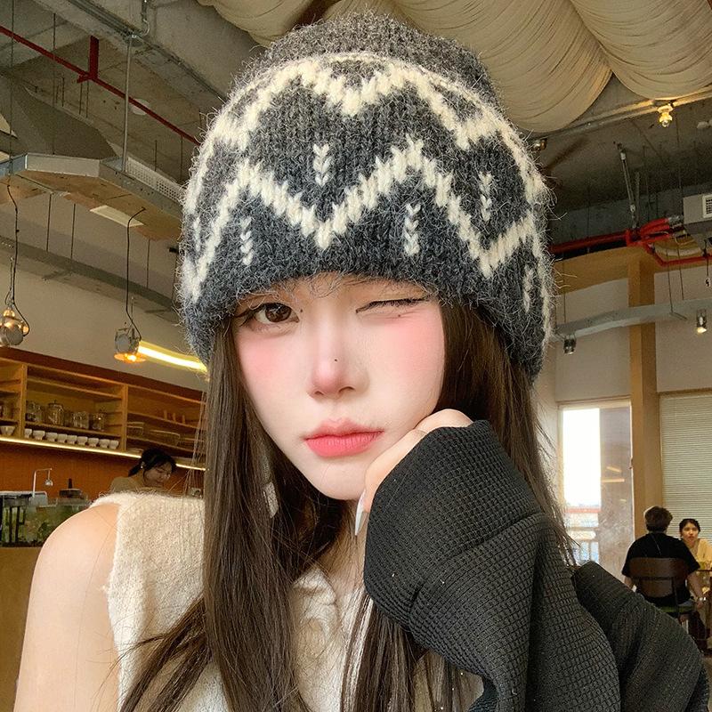 Fair Island wind wave pattern knitted hat children winter face small warm ear protection knitted hat retro versatile bucket hat