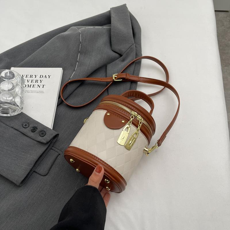 Retro Versatile Small Bag Women's Autumn New Fashion Niche Messenger Bag Texture Diamond Portable Bucket Bag
