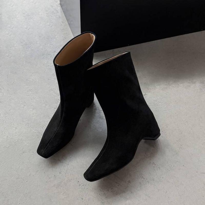 

Осень и зима настоящие мартинсы на низком каблуке однотонные на танкетке с рукавом большого размера женские ботинки новые универсальные с квадратным носом из коровьей кожи низкие ботинки 39 чёрный