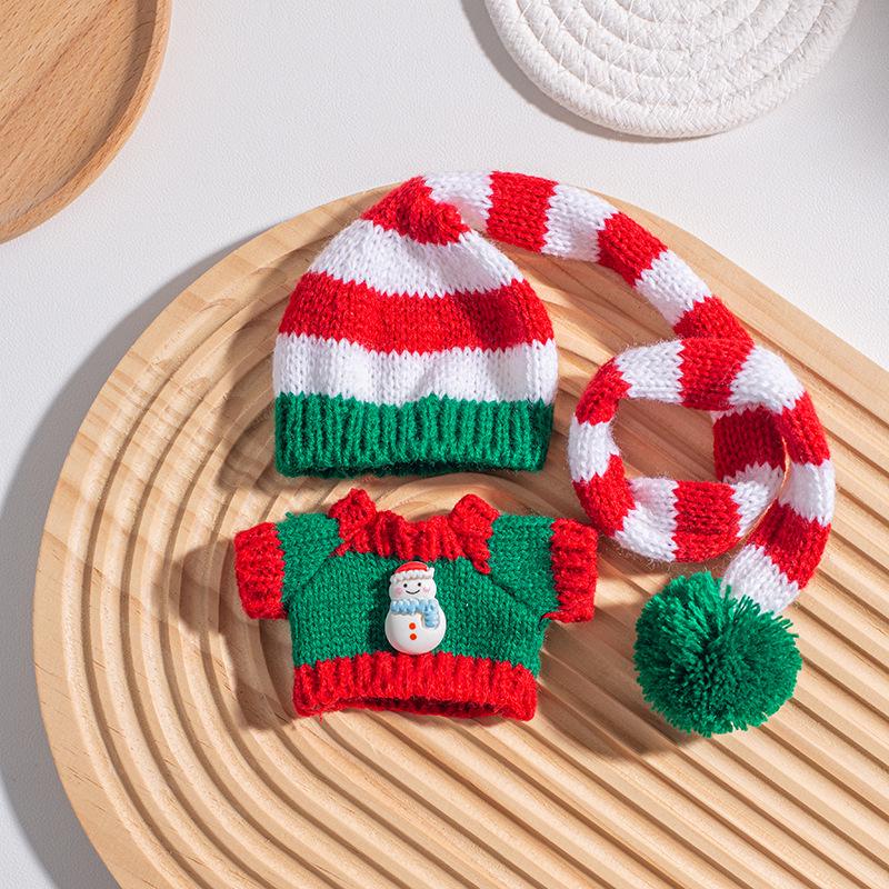 Labubu Christmas Sweater & Accessories Set for All Generations Keychain