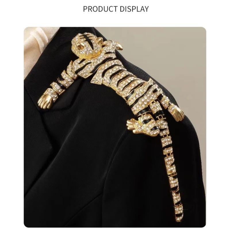 European and American Exaggerated Heavy Industry Animal Tiger Brooch, Large Size, Alloy Diamond Inlaid, Tiger Chest Flower Brooch