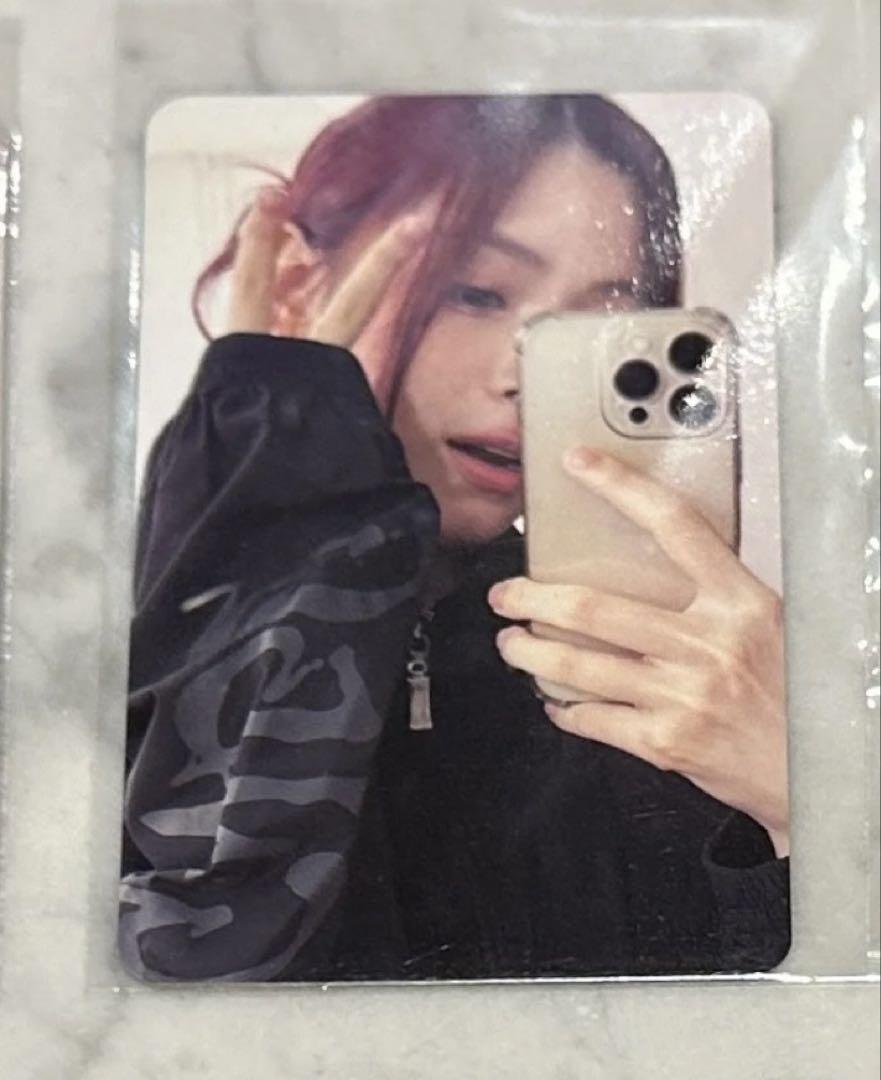 

[USED] itzy Ryujin GWBG Pop-Up Limited Edition Windbreaker Trading Card