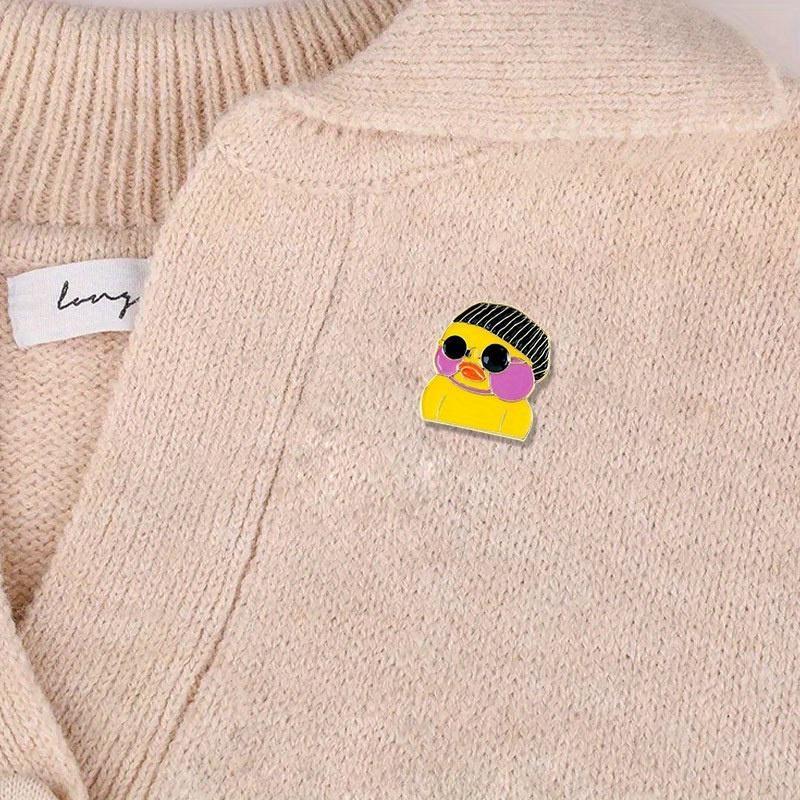 Small yellow duck brooch cute Japanese badge cartoon anti-slip button personality bag pendant Creative student decorations