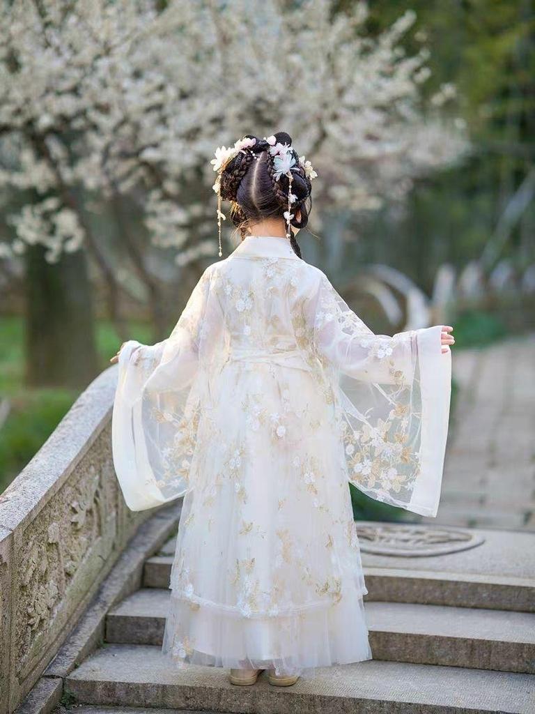 2025 Off-White Hanfu-Kleid für Mädchen: Wei Jin Stil für Frühjahrs- und Herbstaufführungen