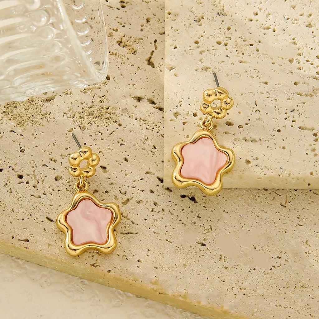 Retro Four-Leaf Clover Flower Pendant Earrings for Women - Stylish & Personalized Design