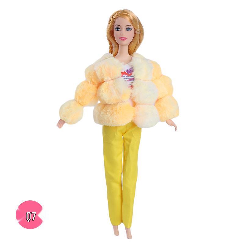 

Набор модной одежды для куклы Барби 30 см: Длинное пальто из искусственного меха и плюшевая короткая куртка Clothes only (doll not included)