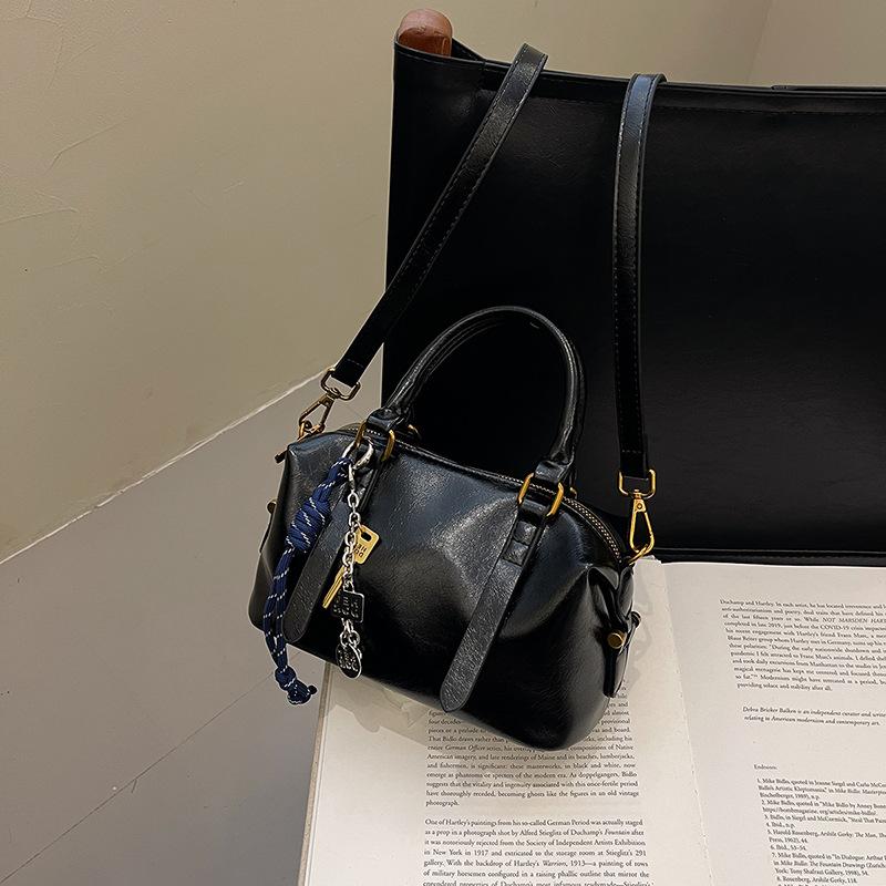 

New niche design simple solid color bag portable shoulder oblique span temperament women s bag чёрный
