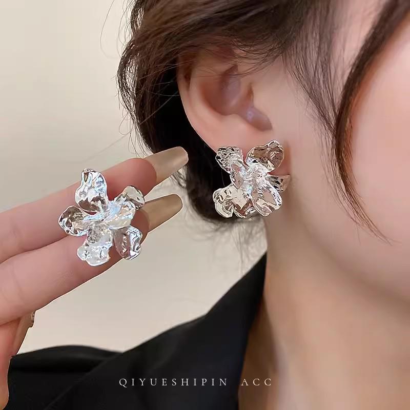 

2025 High-End Silver Flower Earrings - Spring & Summer Collection for Women