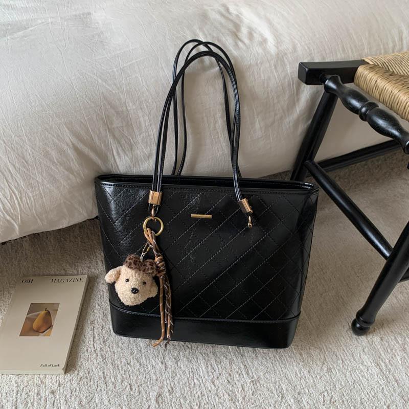 

Niche large-capacity shoulder bag women s 2025 autumn new atmospheric Korean version niche commuter tote bag No Pendant