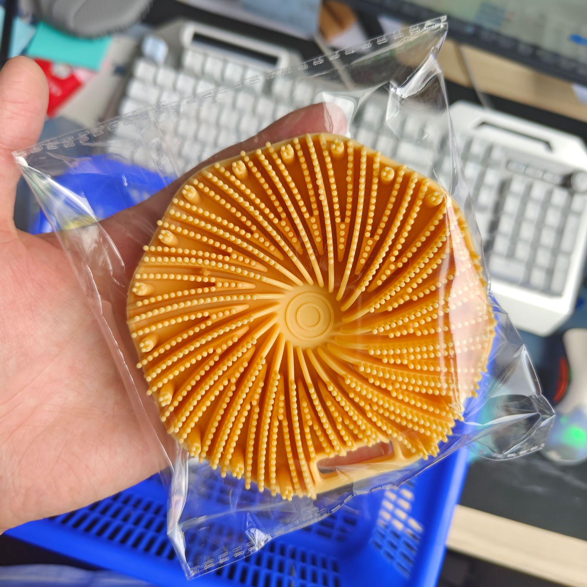 

Мягкая силиконовая детская щетка для ванны и шампуня - Отшелушивающий и нежный очищающий инструмент Pure Silicone оранжевый