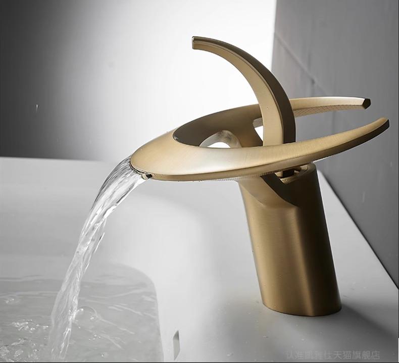 Tuqiu Nieuwe Geborsteld Goud Badkamer Waterval Wastafelkranen Wastafelmengkraan Warm & Koud Vliegwielontwerp Grijs Sanitair Kraan Waterkraan