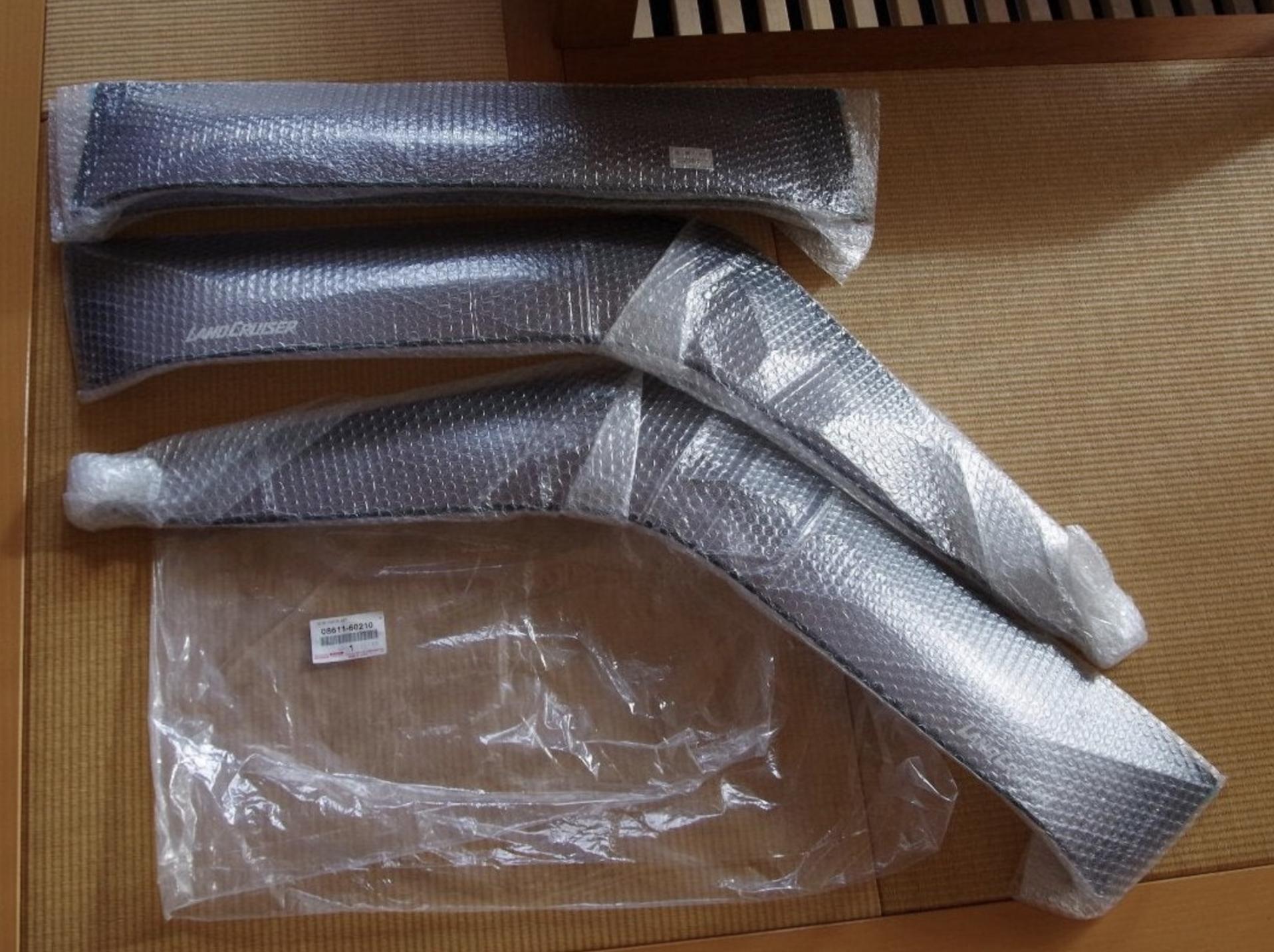 

TOYOTA Genuine LAND CRUISER Wide Side Window Visors Set 08611-60210