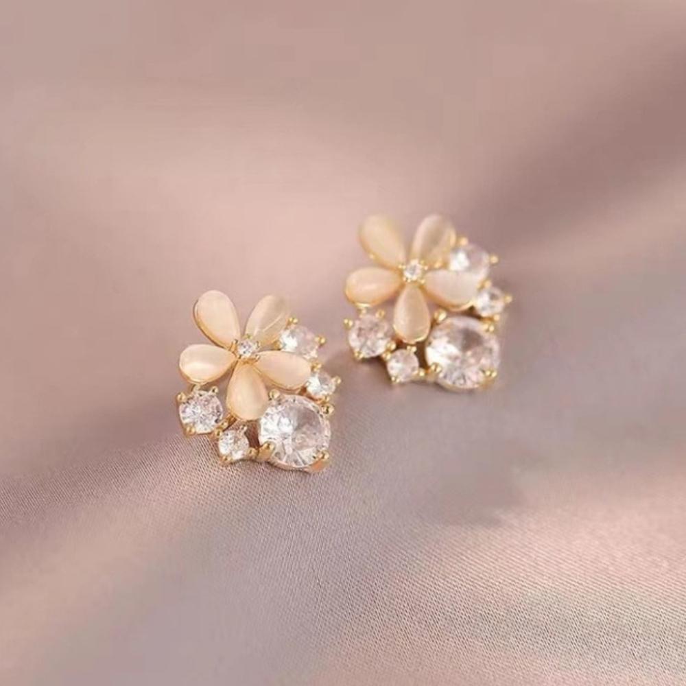 Náušnice puzetky s květy sedmikrásky S925 – Haniel – Z Koreje