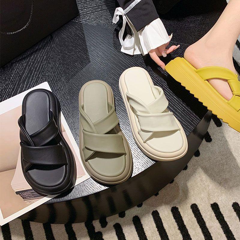 Internet Celebrity Platform Slippers Outer Wear Women's Summer 2025 European Popular Sandals Heightened High-end Sense Fried Street Sandals Soft Botto