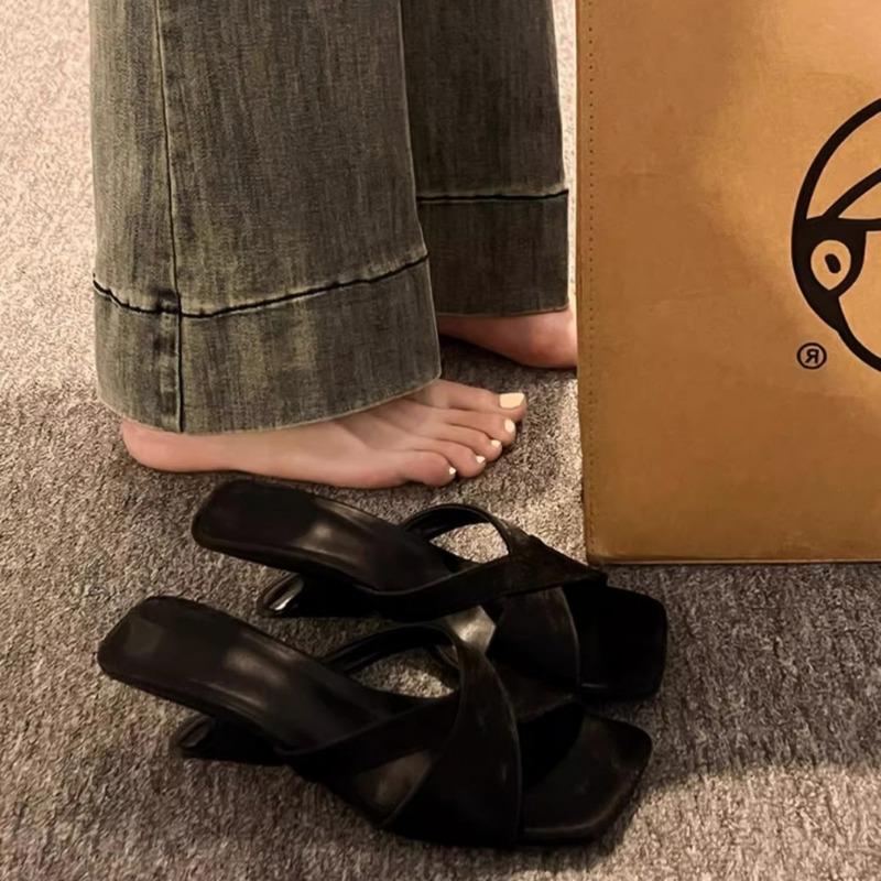 Rubber Flip Flops Square Toe Slippers Women Summer Female Shoes Luxury Slides Heeled Mules Hawaiian 2025 Designer Soft High