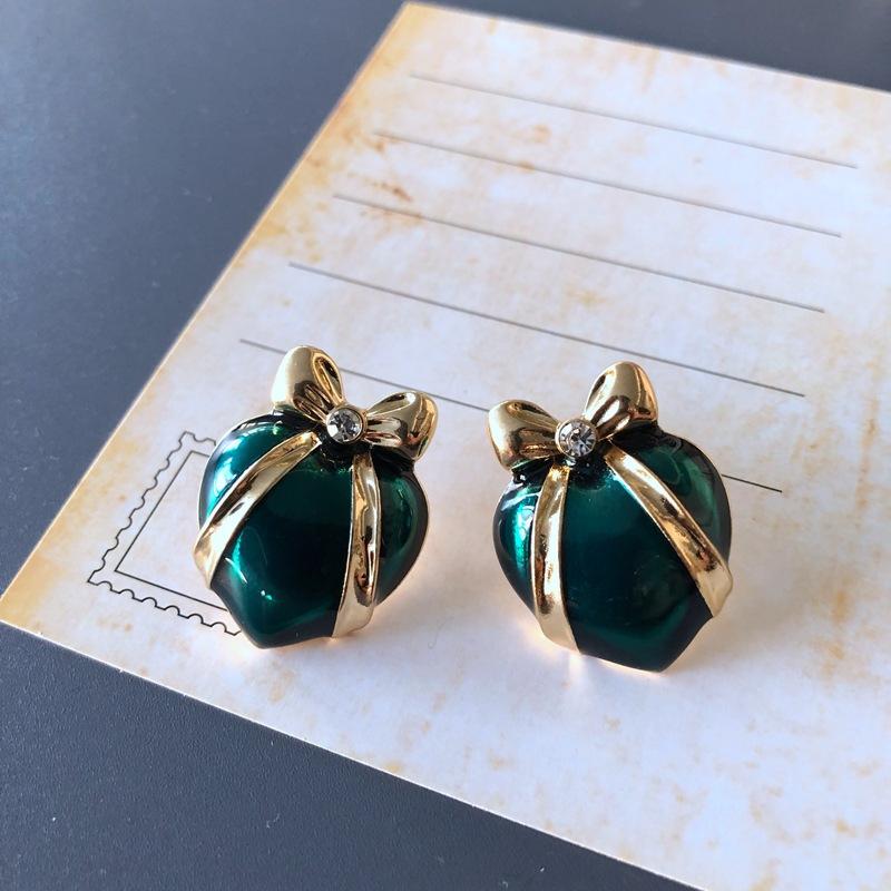 Vintage Women Baroque Green Color Pearl Enamel Earrings Trendy Palace Round Heart Shape Stud Earring Exquisite Lady Stud Earing