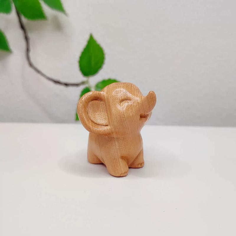 1Pc Wooden Elephant Figurine Ornaments Handcrafted Indoor/Outdoor Decor Model For Christmas Diwali New Year Celebration