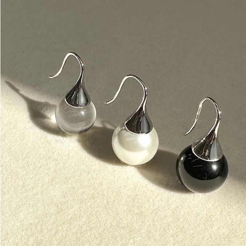 

White Crystal Earrings Female New Niche Design High Grade Luxury Water Drop