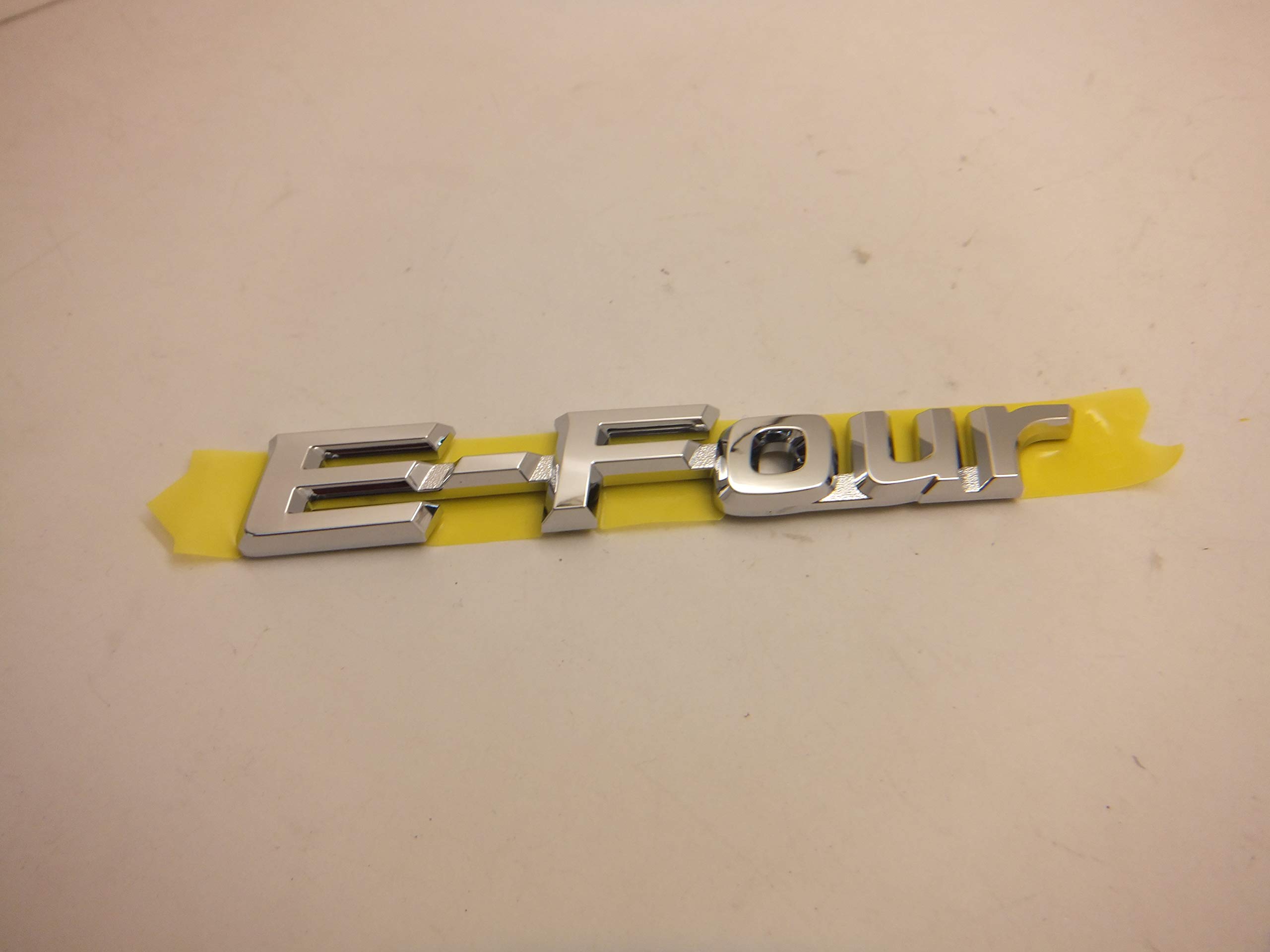 

Эмблема Toyota Yaris Cross (MXPJ15) E-четыре