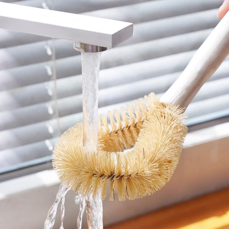 Kuchyňský kartáč na hrnce s dřevěnou rukojetí pro efektivní čištění nádobí a pánví