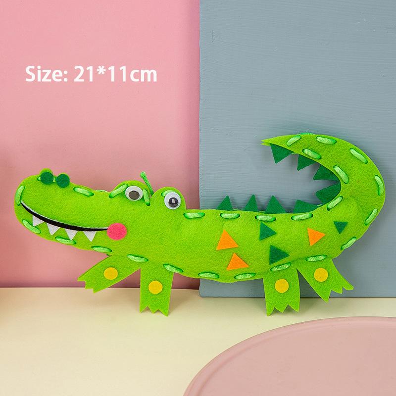 Sewing Kit for Beginner Kids Arts Crafts Cute Cartoon DIY Projects of Stuffed Animal Dolls Pendant Shoulder Bag Threaded Toys