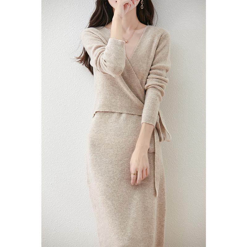 

Французское платье-свитер из шерсти с V-образным вырезом, длинными рукавами и воротником-кимоно для осени и зимы XXL [67.5-75 kg]