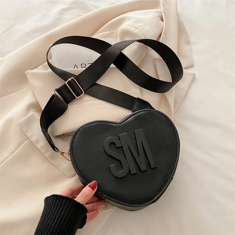 

2025 весна и лето новая мода иностранный стиль сумка в форме сердца простая трендовая сумка через плечо повседневная милая индивидуальная сумка-мессенджер для женщин чёрный