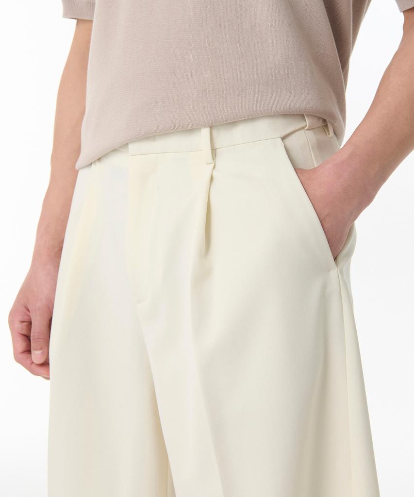 MUSINSA STANDARD Wide Bermuda Hidden Banding Half Slacks [Cream]