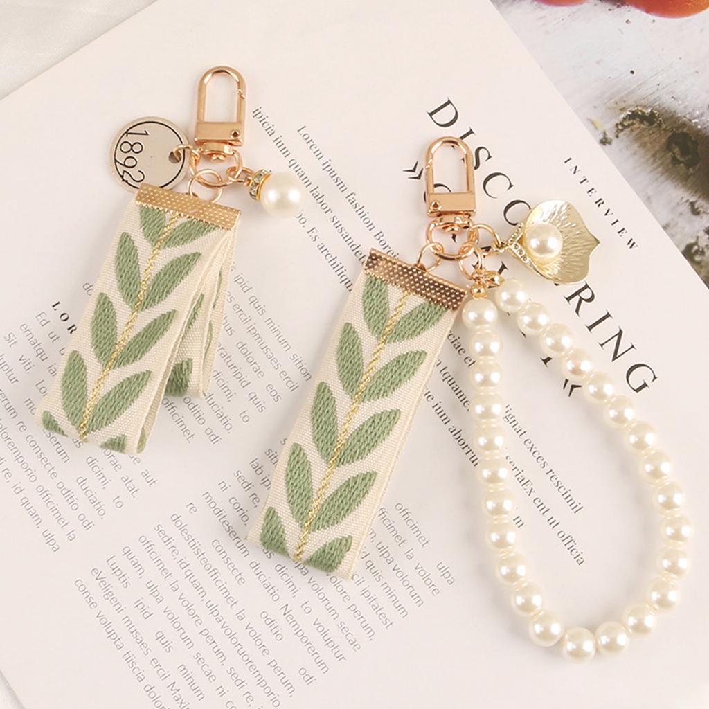 Leaf Pattern Keychain Pearl Shell Pendant Keyrings Wrist Lanyard Key Chain Metal Car Key Holder Decorations for Women