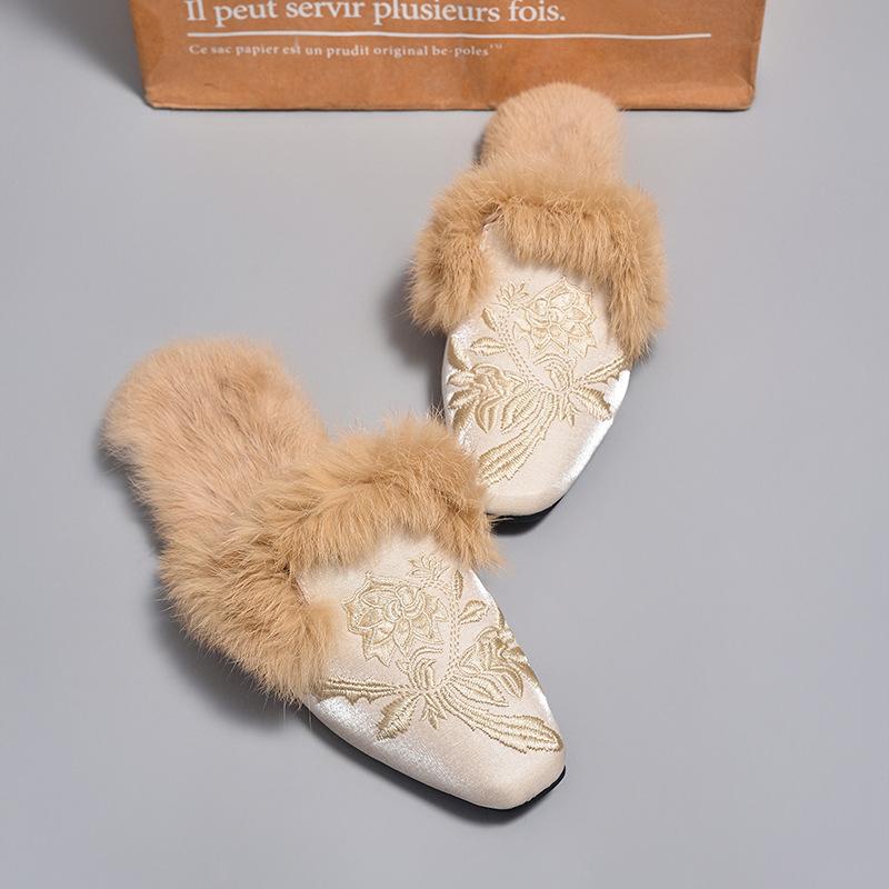 558-28 Autumn and winter 2025 Autumn women's velvet soft-soled cotton slippers Embroidered slippers Hanfu shoes Embroidered shoes Hot models