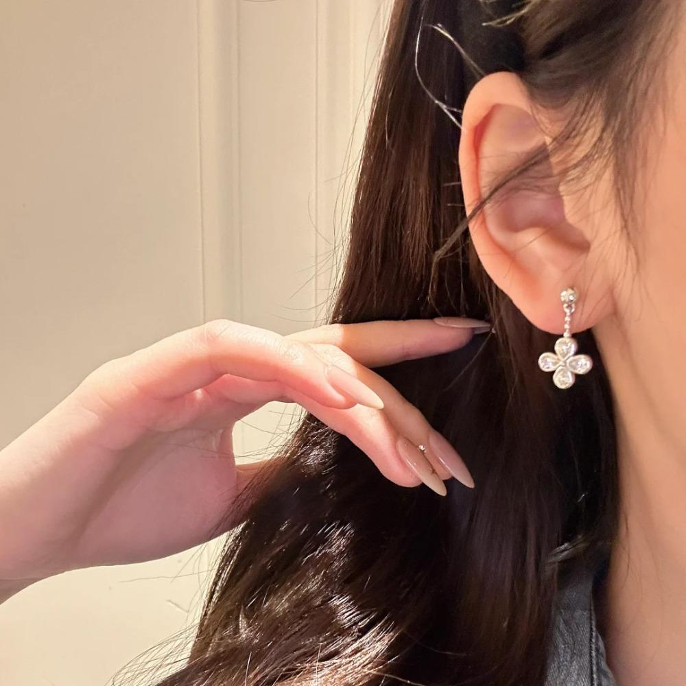 Luxury French Retro Clover Necklace with Diamond Flower Earrings Women Jewelry Set