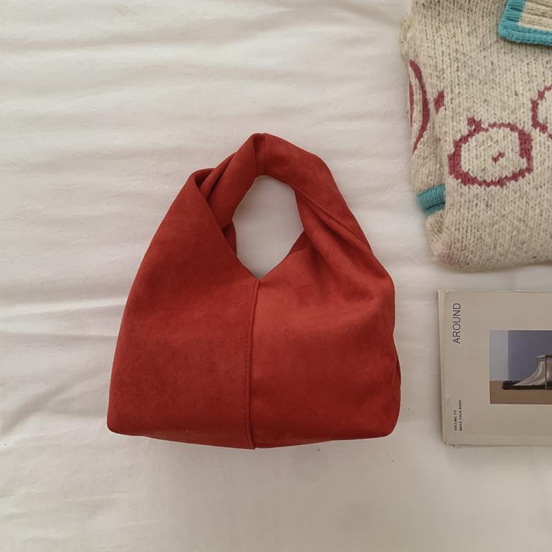 Hand-held Cloud Bag with Pleated Design, Featuring A Sophisticated and Simple Style of Handbag.