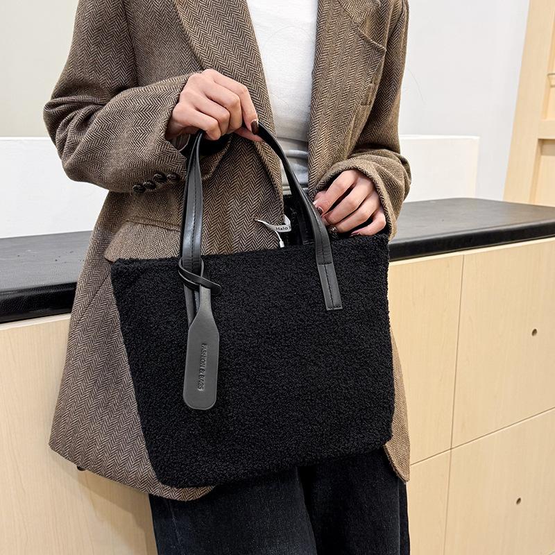 Hand carrying plush bucket bag women 2025 autumn and winter new Korean ins trend versatile fashion wool bag shoulder bag