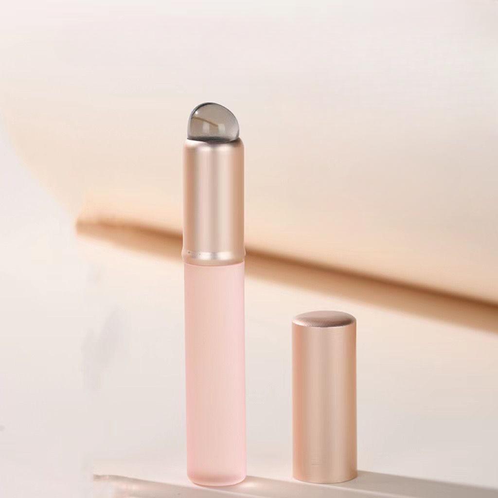 Silicone Lip Brush Lip Mud Lipstick Brush Lip Round Brush with Cover Concealer Brush Head Portable Blending Stick