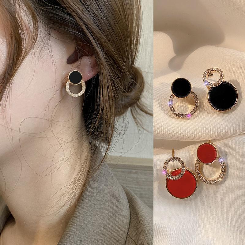 Boucles d'oreilles géométriques rouges, noires et rouges bicolores en forme de cercle, personnalisées, tempérament petit et simple pour femmes, boucles d'oreilles tendance vent froid