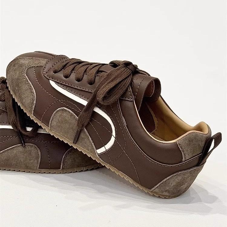 Korean version of flat-bottomed feet small moral training shoes women's autumn 2025 new fashionable versatile non-slip lightweight casual board shoes