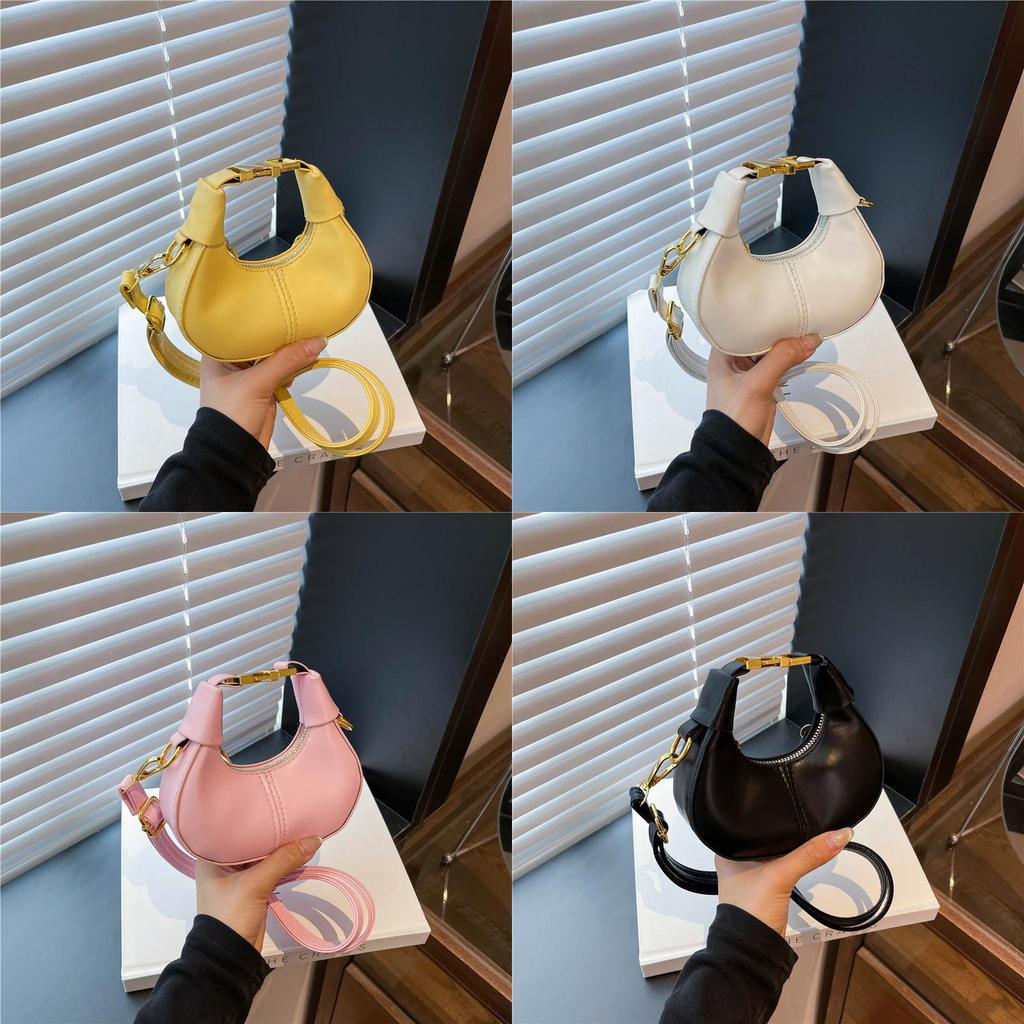Street Style Pu Chain Moon Bag With Zipper Closure For Daily Use