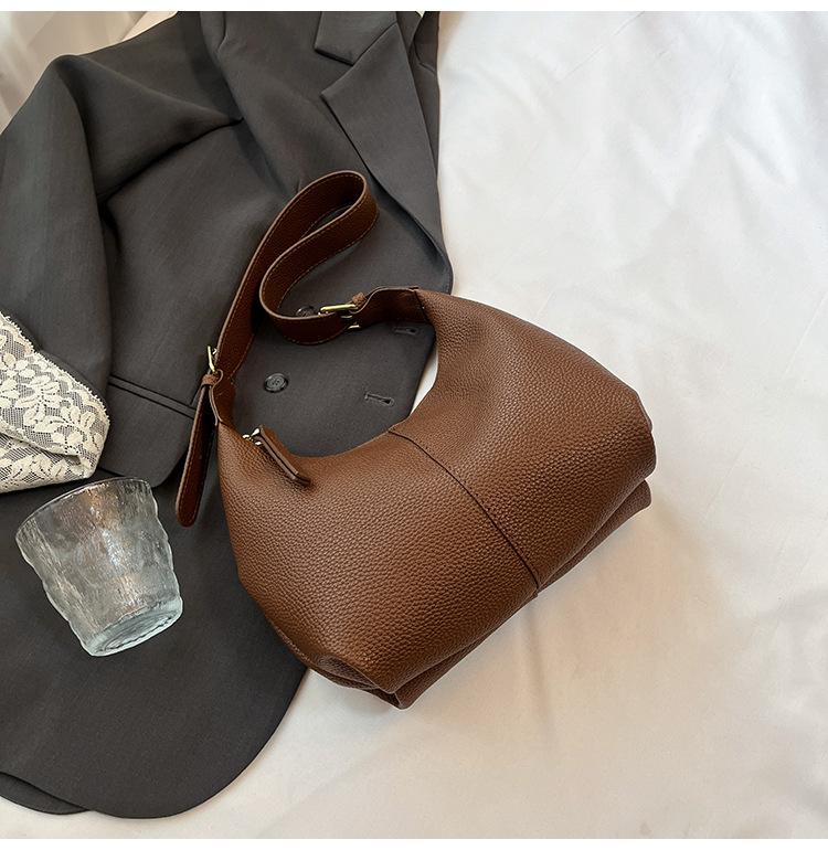 

This year s popular niche design bag 2025 new women s bag fashion single shoulder underarm bag casual commuter bag