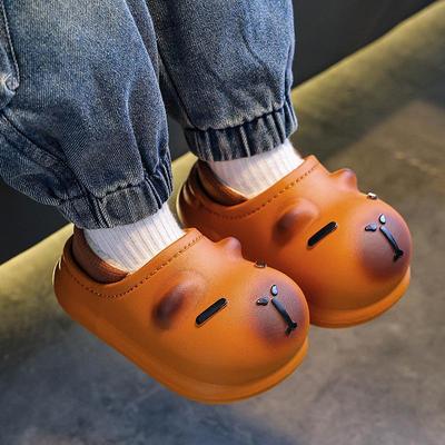 Pantoufles d'hiver en coton à motifs de dessins animés pour enfants capybaras: Chaussons d'intérieur doux et antidérapants pour garçons avec un design amusant à enfiler