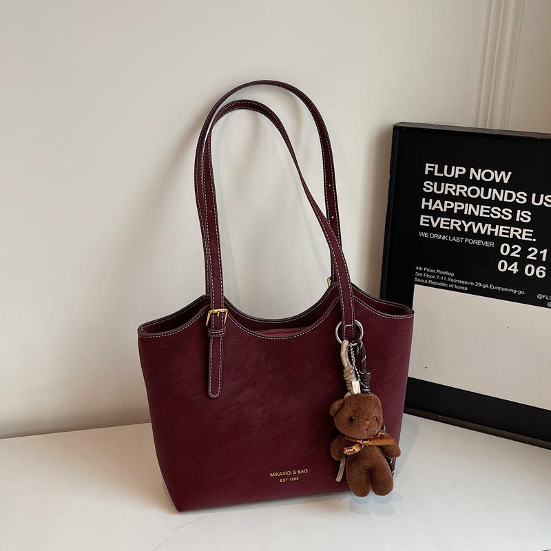 Retro large-capacity bag women's winter new casual commuter shoulder bag simple texture tote bag