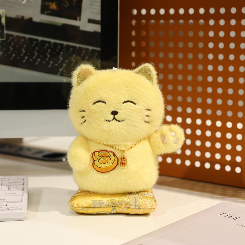 Enfeites Zhaocao Decoração de Mesa Presente Chinês Presente de Escritório Artesanato Boneca de Pelúcia Decorações de Carro