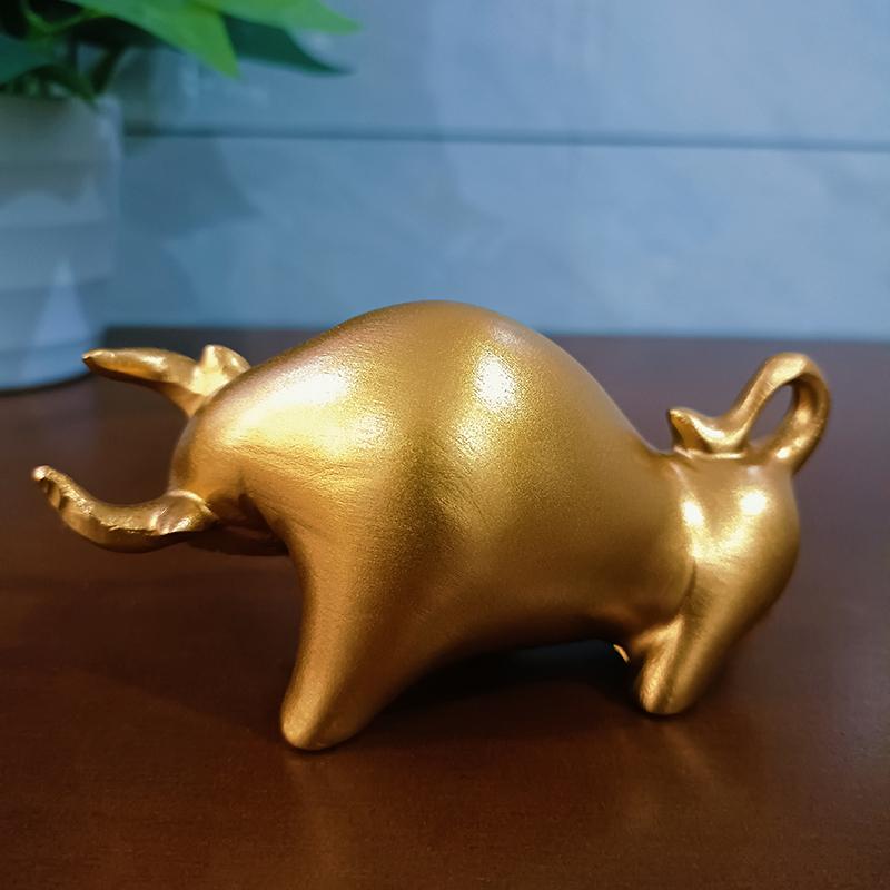 2PCS Gold Wall Street Bull Market Resin Ornaments Feng Shui Fortune Statue Wealth Figurines For Office Interior Desktop Decor