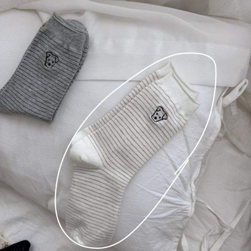 

Little Dog Embroidered Striped Socks for Women, All-season School Style Versatile Mid-calf Socks 1 pair білий