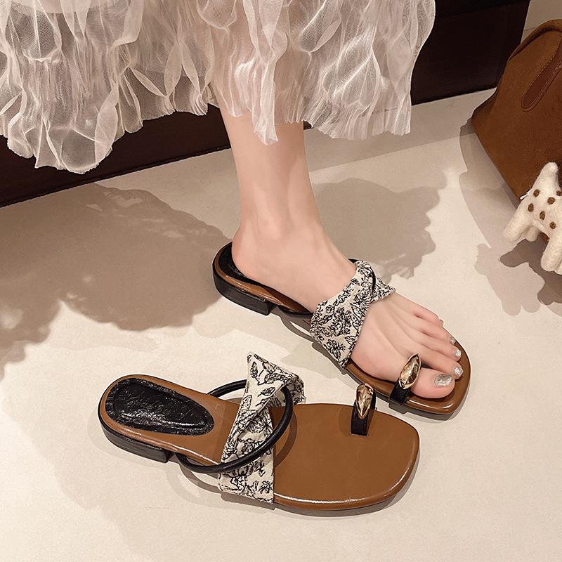 French Thick Heel with Cool Slippers Women's Summer Wear 2025 New Pinch Square Slippers Holiday Beach Shoes