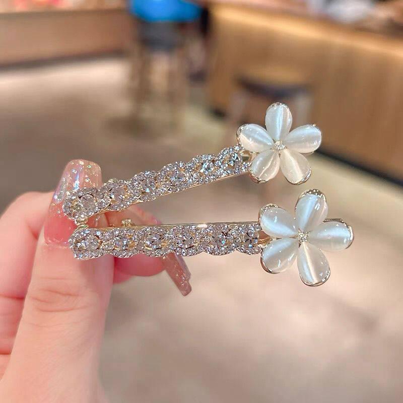 Luxury Rhinestone Cat Eye Flower Hair Clip for Women