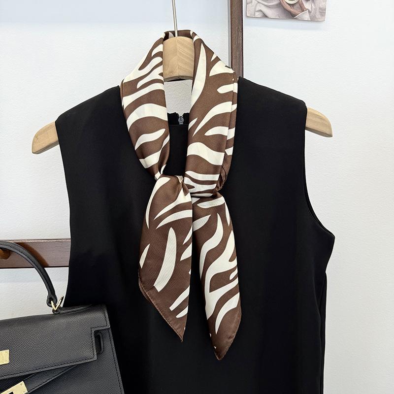 70 square scarves, new silk scarves, fashionable and versatile bags, tied hair scarves, headbands, neck protectors, scarves, shawls.