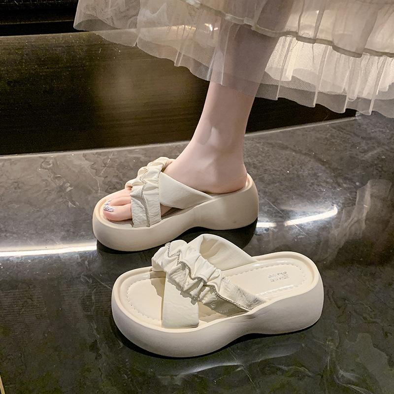 New thick-soled heightening slippers for women's outer wear summer fashionable versatile non-slip one-word beach cool slippers