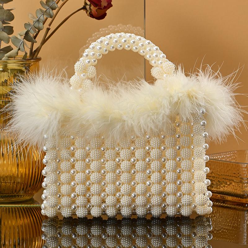 Sacs à la mode pour dames Sac perlé Sac à main en peluche perlé Exquis Style hivernal Fourrure douce Sac à pochette fait main Sac de soirée pour fille